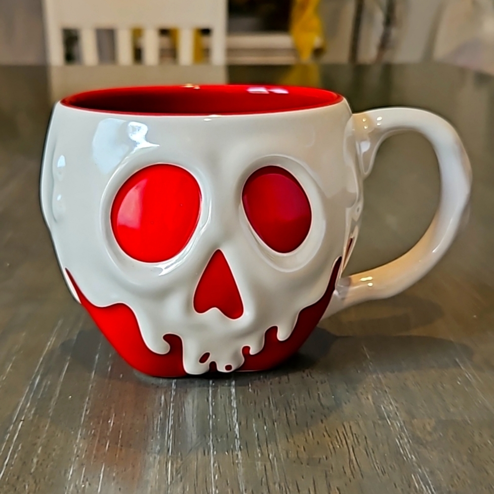Snow White and the 7 Dwarfs Pouson Apple Mug